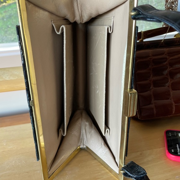 Vintage black alligator purse from the early to mid 20th century. - Picture 3 of 3